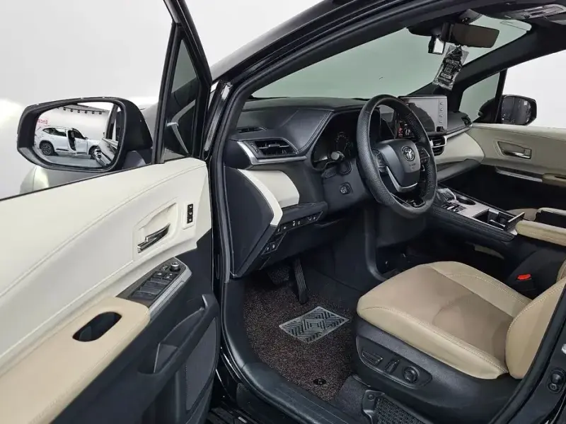 2023 Toyota Sienna с пробегом 28 552 км