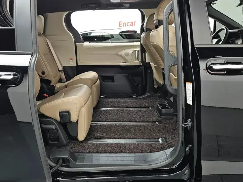 2023 Toyota Sienna с пробегом 28 552 км