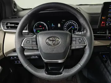 2023 Toyota Sienna с пробегом 28 552 км