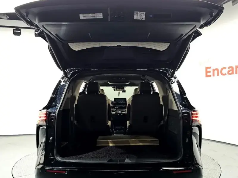2023 Toyota Sienna с пробегом 28 552 км