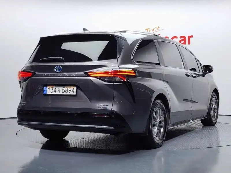 2023 Toyota Sienna с пробегом 73 551 км
