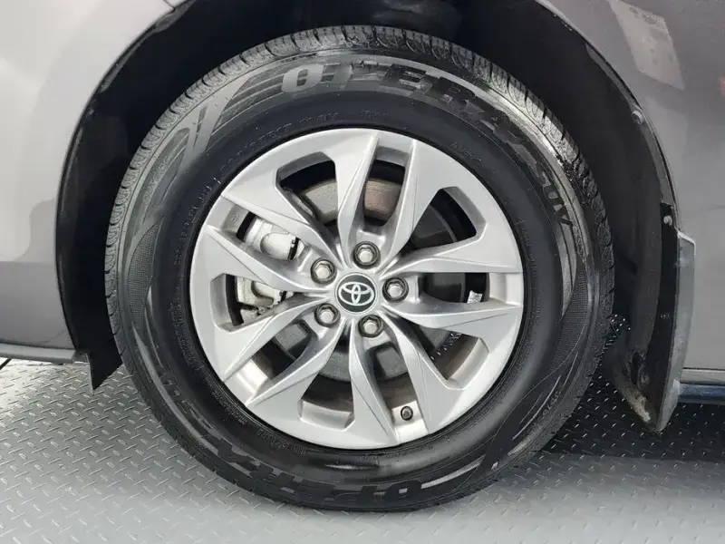 2023 Toyota Sienna с пробегом 73 551 км
