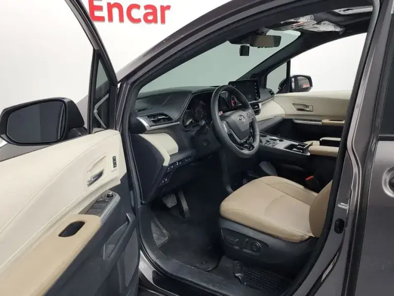 2023 Toyota Sienna с пробегом 73 551 км