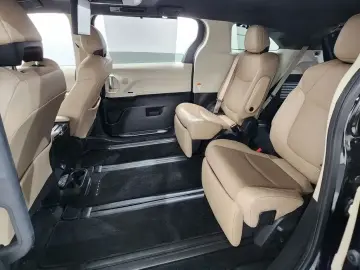 2021 Toyota Sienna с пробегом 37 922 км