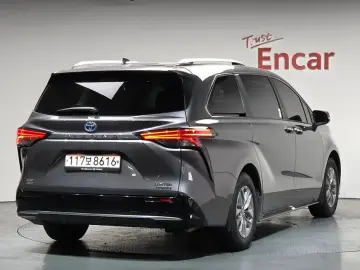 2023 Toyota Sienna с пробегом 54 651 км