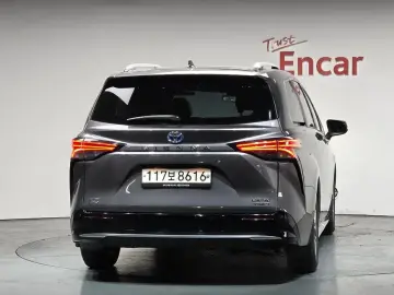 2023 Toyota Sienna с пробегом 54 651 км