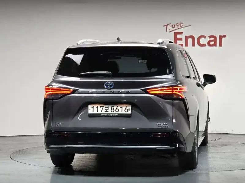 2023 Toyota Sienna с пробегом 54 651 км