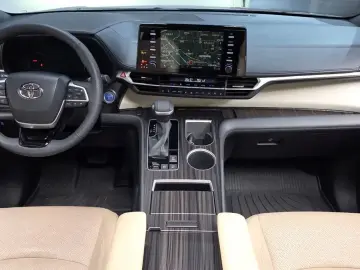2023 Toyota Sienna с пробегом 54 651 км