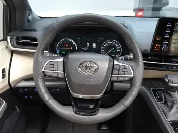 2023 Toyota Sienna с пробегом 54 651 км