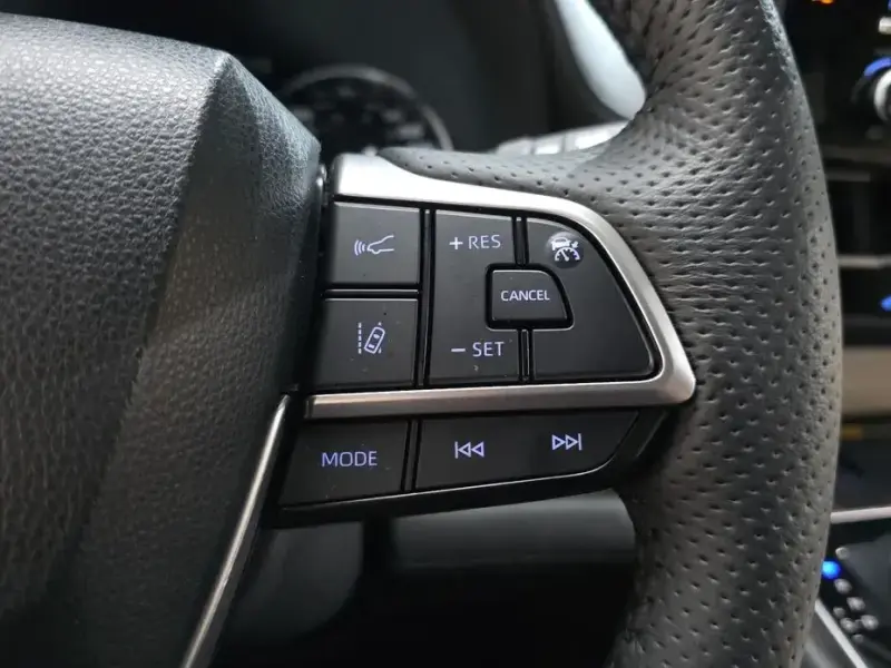 2023 Toyota Sienna с пробегом 54 651 км