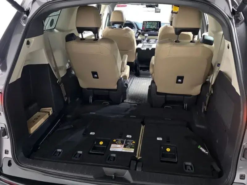 2023 Toyota Sienna с пробегом 54 651 км