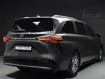 2023 Toyota Sienna с пробегом 57 063 км