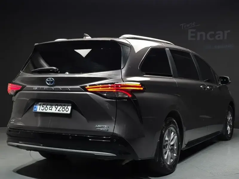 2023 Toyota Sienna с пробегом 57 063 км