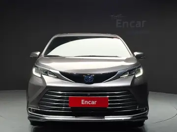 2023 Toyota Sienna с пробегом 57 063 км
