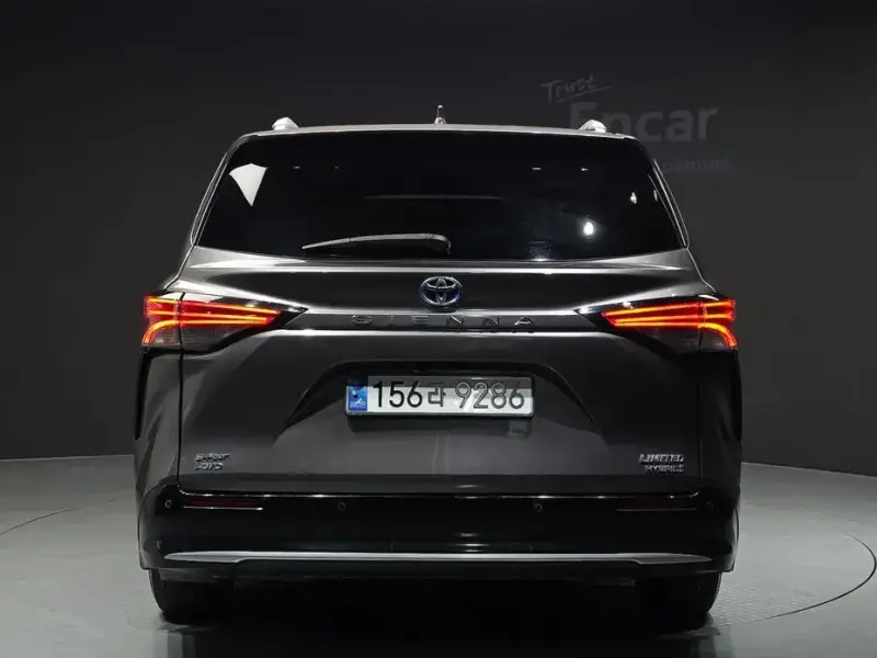 2023 Toyota Sienna с пробегом 57 063 км