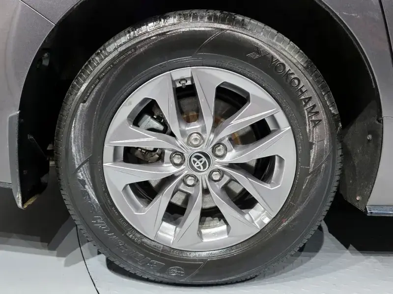 2023 Toyota Sienna с пробегом 57 063 км
