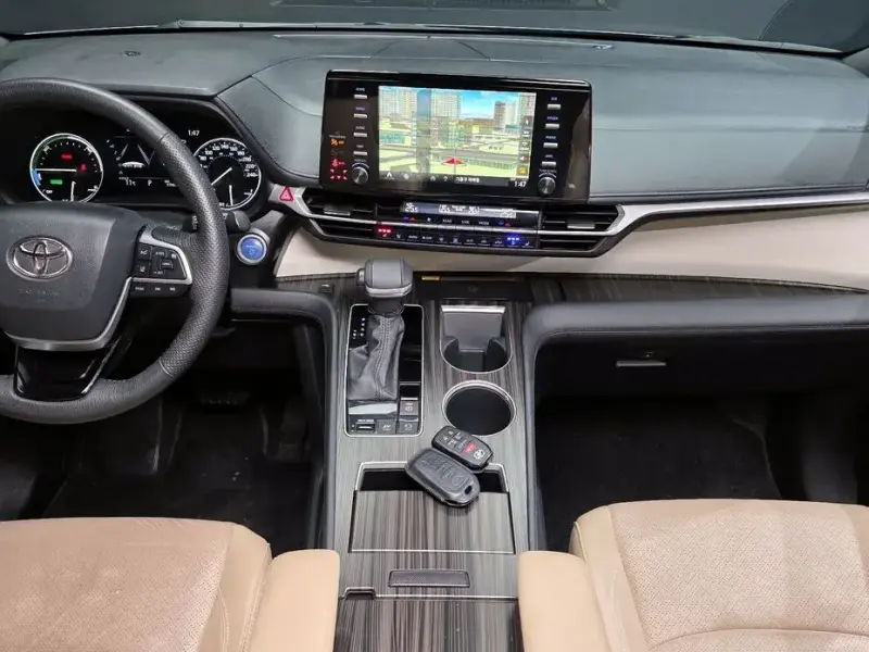 2023 Toyota Sienna с пробегом 57 063 км