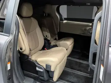 2023 Toyota Sienna с пробегом 57 063 км