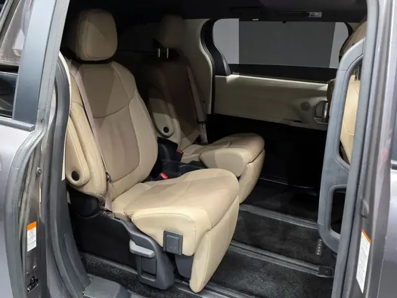 2023 Toyota Sienna с пробегом 57 063 км