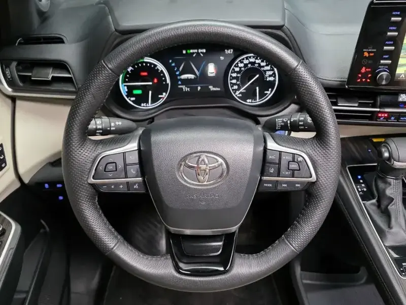 2023 Toyota Sienna с пробегом 57 063 км