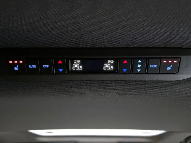 2023 Toyota Sienna с пробегом 57 063 км