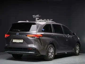 2021 Toyota Sienna с пробегом 77 917 км