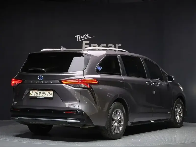 2021 Toyota Sienna с пробегом 77 917 км