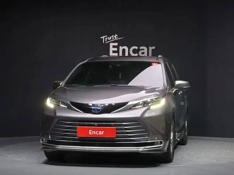 2021 Toyota Sienna с пробегом 77 917 км