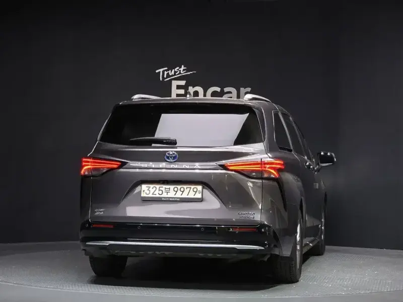 2021 Toyota Sienna с пробегом 77 917 км