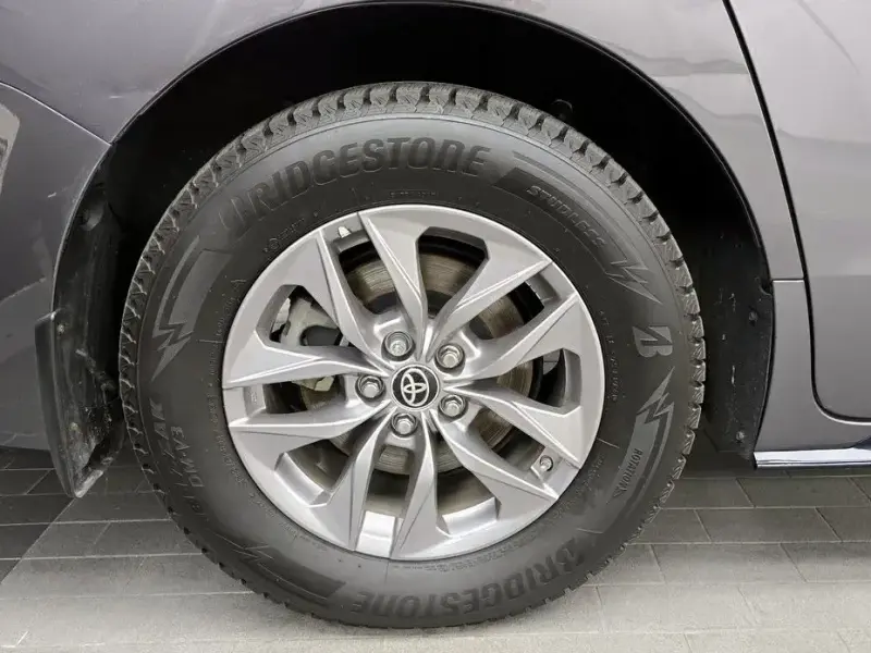 2021 Toyota Sienna с пробегом 77 917 км