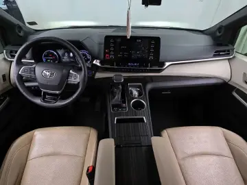 2021 Toyota Sienna с пробегом 77 917 км