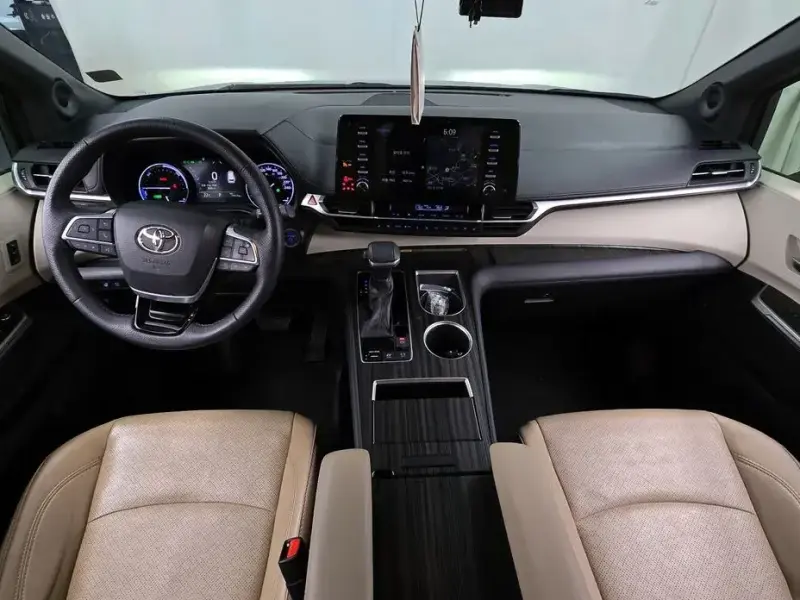 2021 Toyota Sienna с пробегом 77 917 км