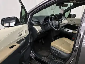 2021 Toyota Sienna с пробегом 77 917 км