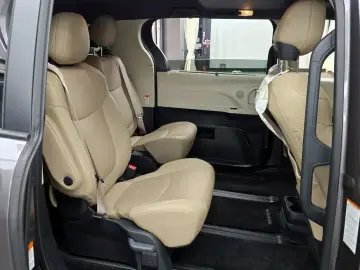 2021 Toyota Sienna с пробегом 77 917 км