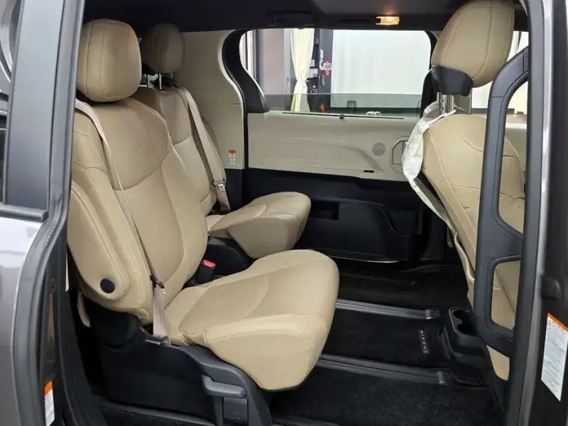 2021 Toyota Sienna с пробегом 77 917 км