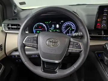 2021 Toyota Sienna с пробегом 77 917 км