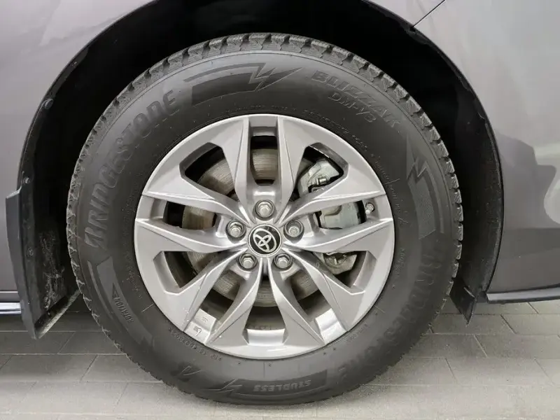 2021 Toyota Sienna с пробегом 77 917 км