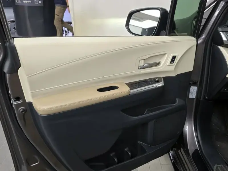 2021 Toyota Sienna с пробегом 77 917 км