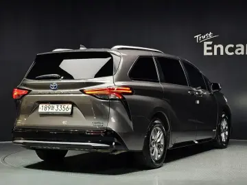 2021 Toyota Sienna с пробегом 111 218 км
