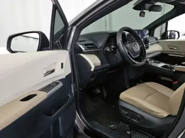 2021 Toyota Sienna с пробегом 111 218 км