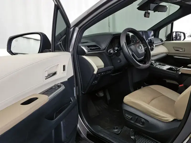2021 Toyota Sienna с пробегом 111 218 км