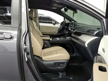 2021 Toyota Sienna с пробегом 111 218 км