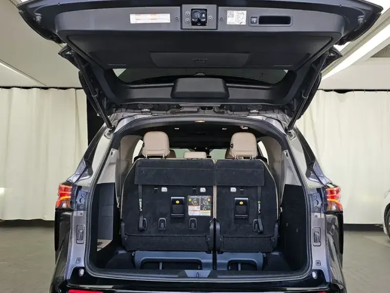 2021 Toyota Sienna с пробегом 111 218 км