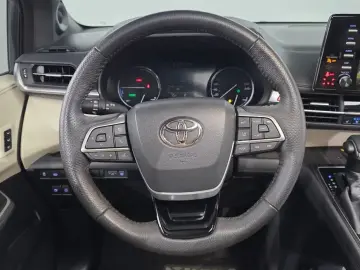 2022 Toyota Sienna с пробегом 73 192 км