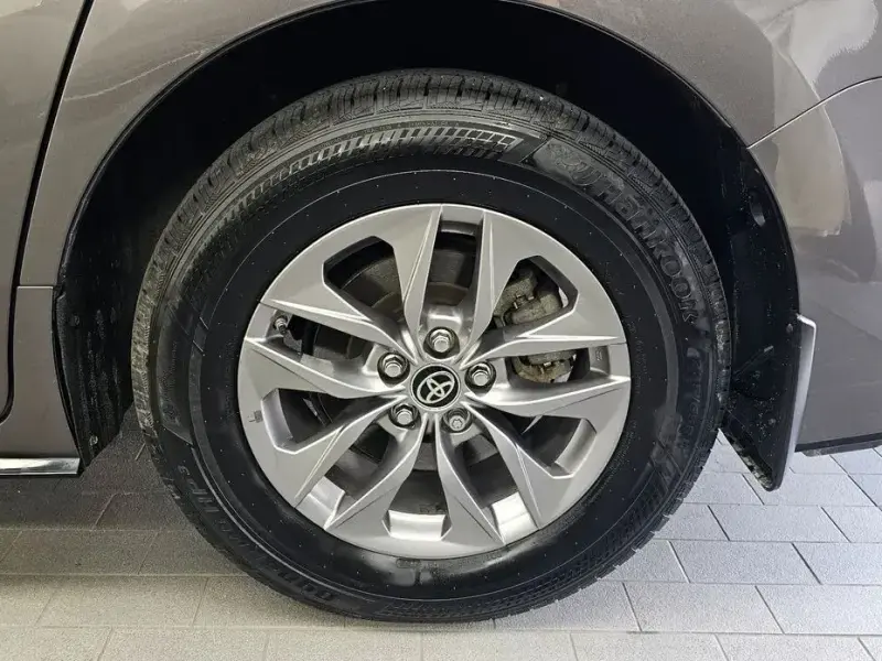 2021 Toyota Sienna с пробегом 111 218 км