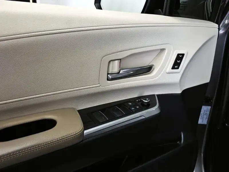 2021 Toyota Sienna с пробегом 111 218 км