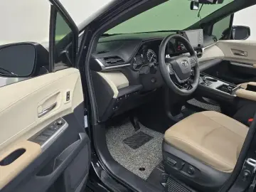2022 Toyota Sienna с пробегом 70 164 км