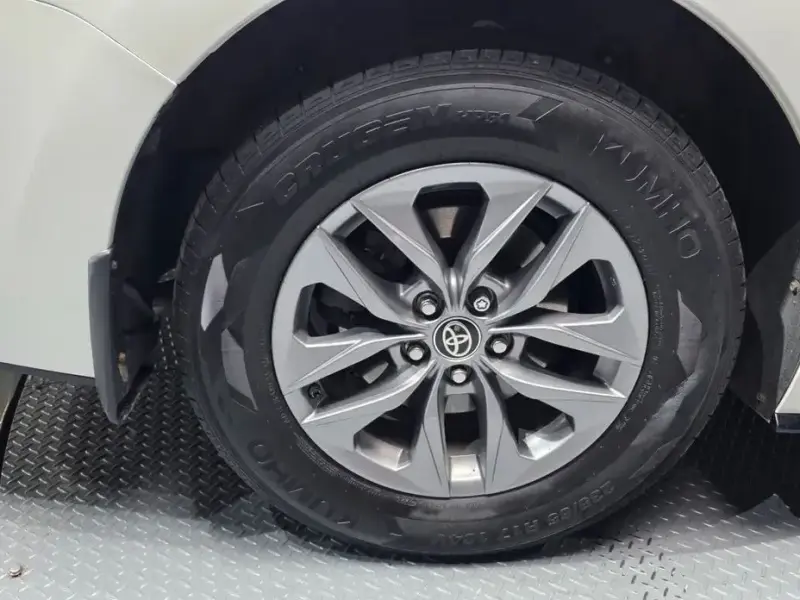 2021 Toyota Sienna с пробегом 246 165 км