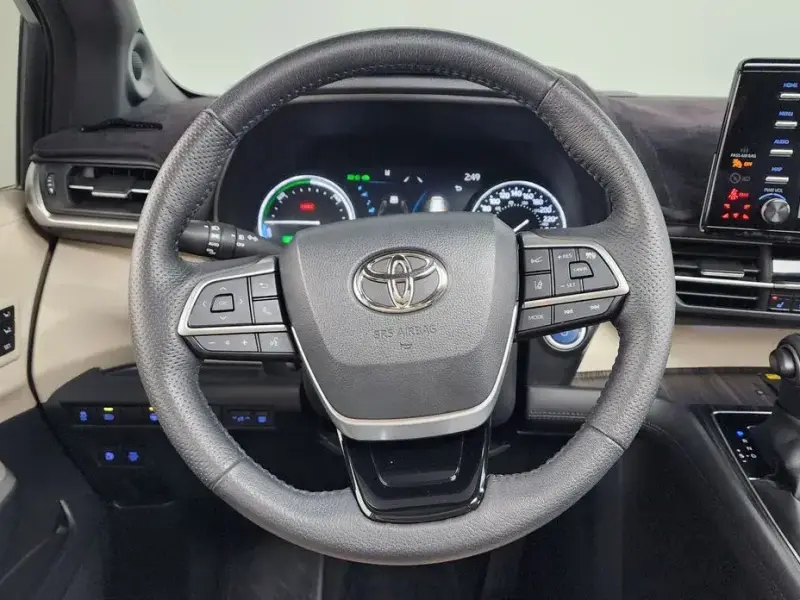 2021 Toyota Sienna с пробегом 97 934 км