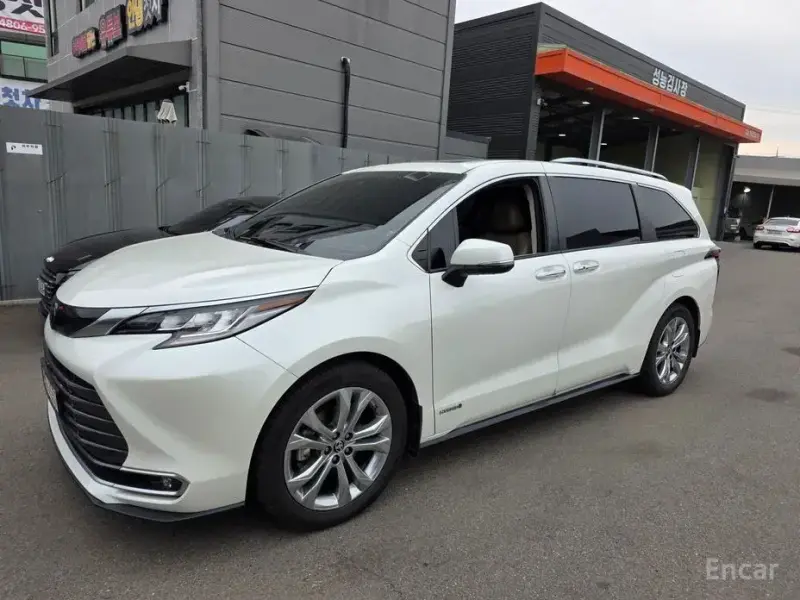 2021 Toyota Sienna с пробегом 123 418 км